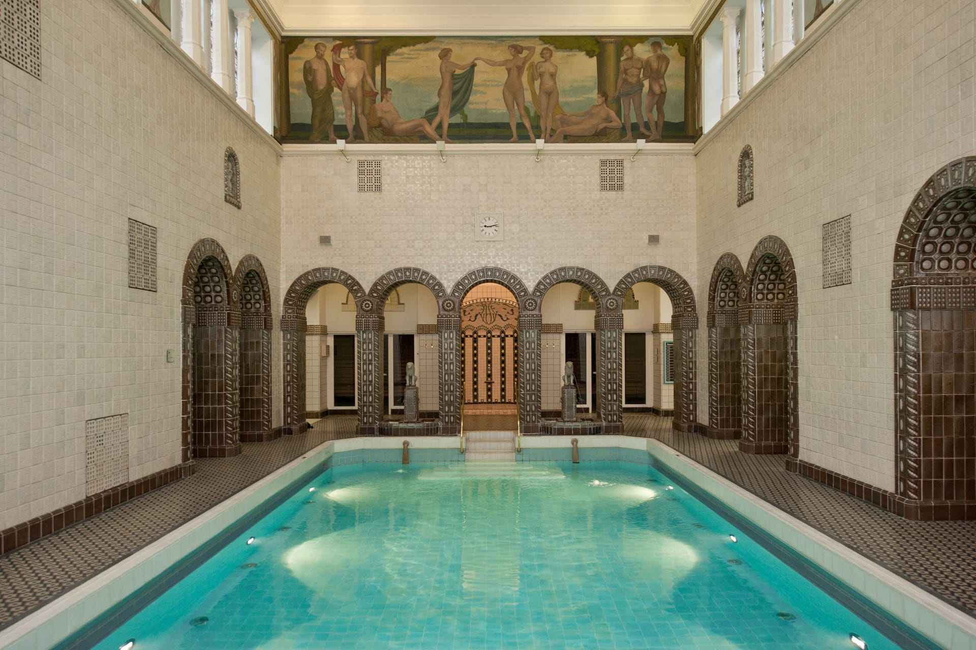 Römisches Ambiente in der Kaiser-Friedrich-Therme Wiesbaden. Römisches Ambiente in der Kaiser-Friedrich-Therme Wiesbaden.