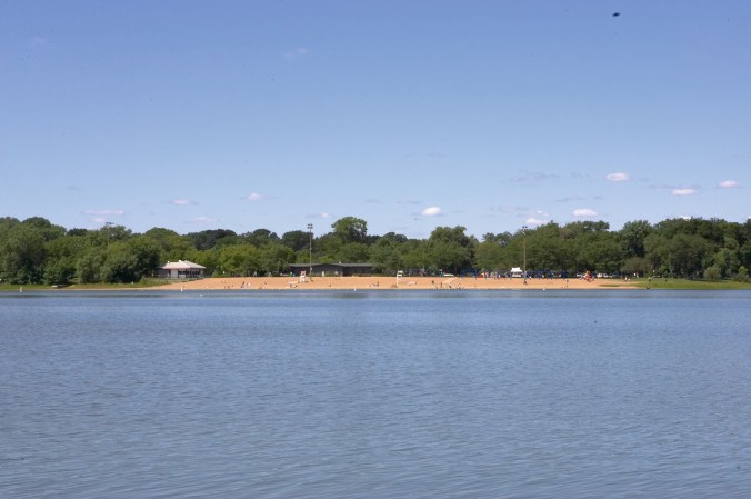 Main_Beach,_Lake_Nokomis,_Minneapolis,_Minnesota_-_20050814