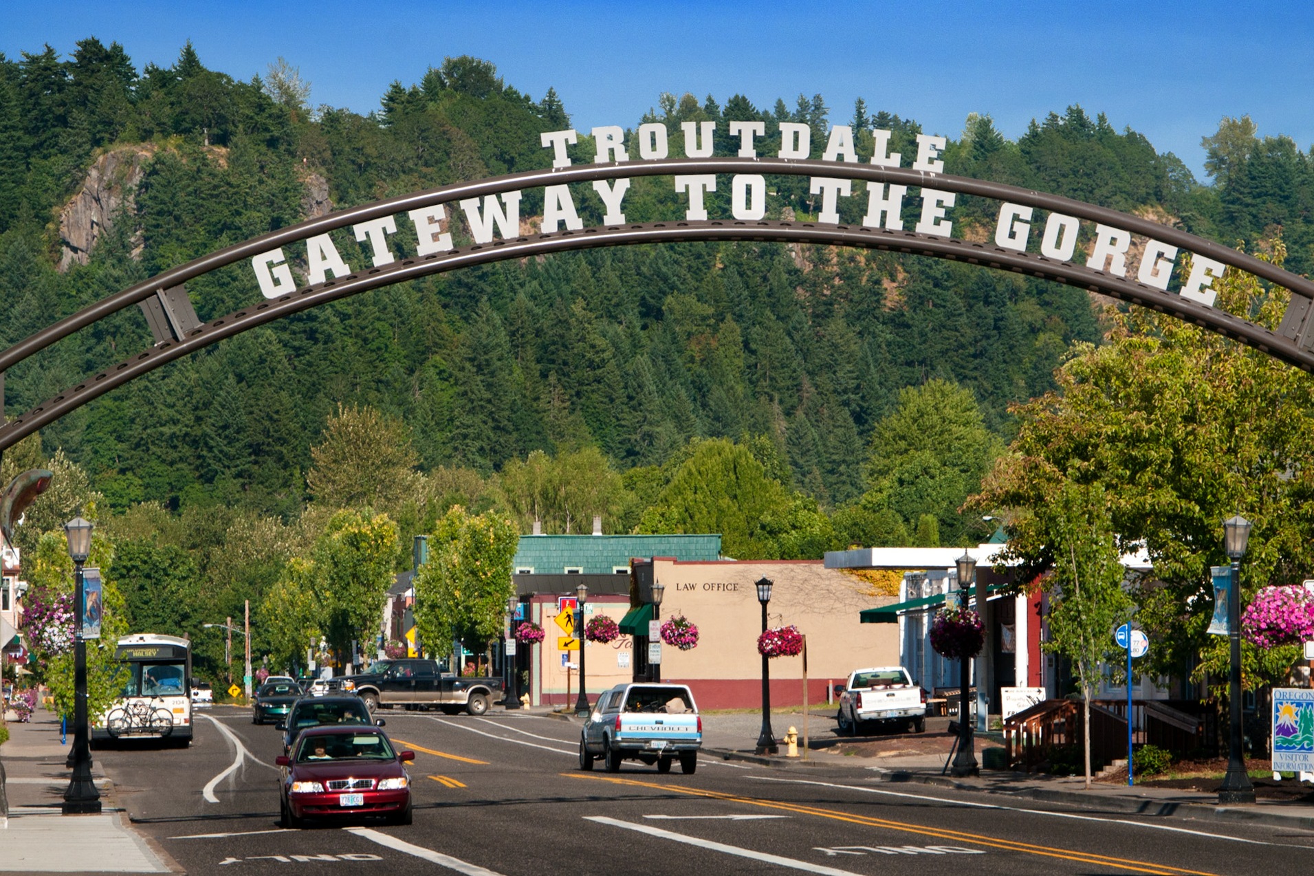 I LIVE AND OWN 4 BEDROOM TWO BATHROOOM HOUSE IN TROUTDALE, OREGON YE ALL!!