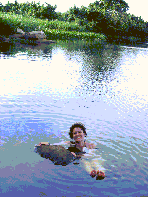 muzungu-swimmming-in-river-nile