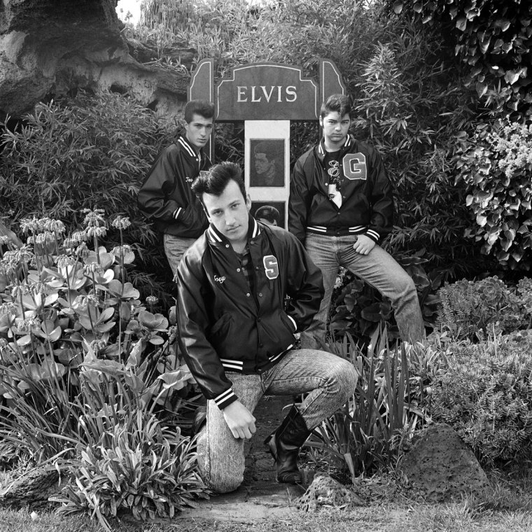 three-young-men-paying-homage-to-elvis-on-the-13th-anniversary-of-elvis-death-elvis-memorial-melbourne-1990-web.jpg