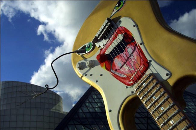 guitars-rock-and-roll-museum-6 guitars-rock-and-roll-museum-6