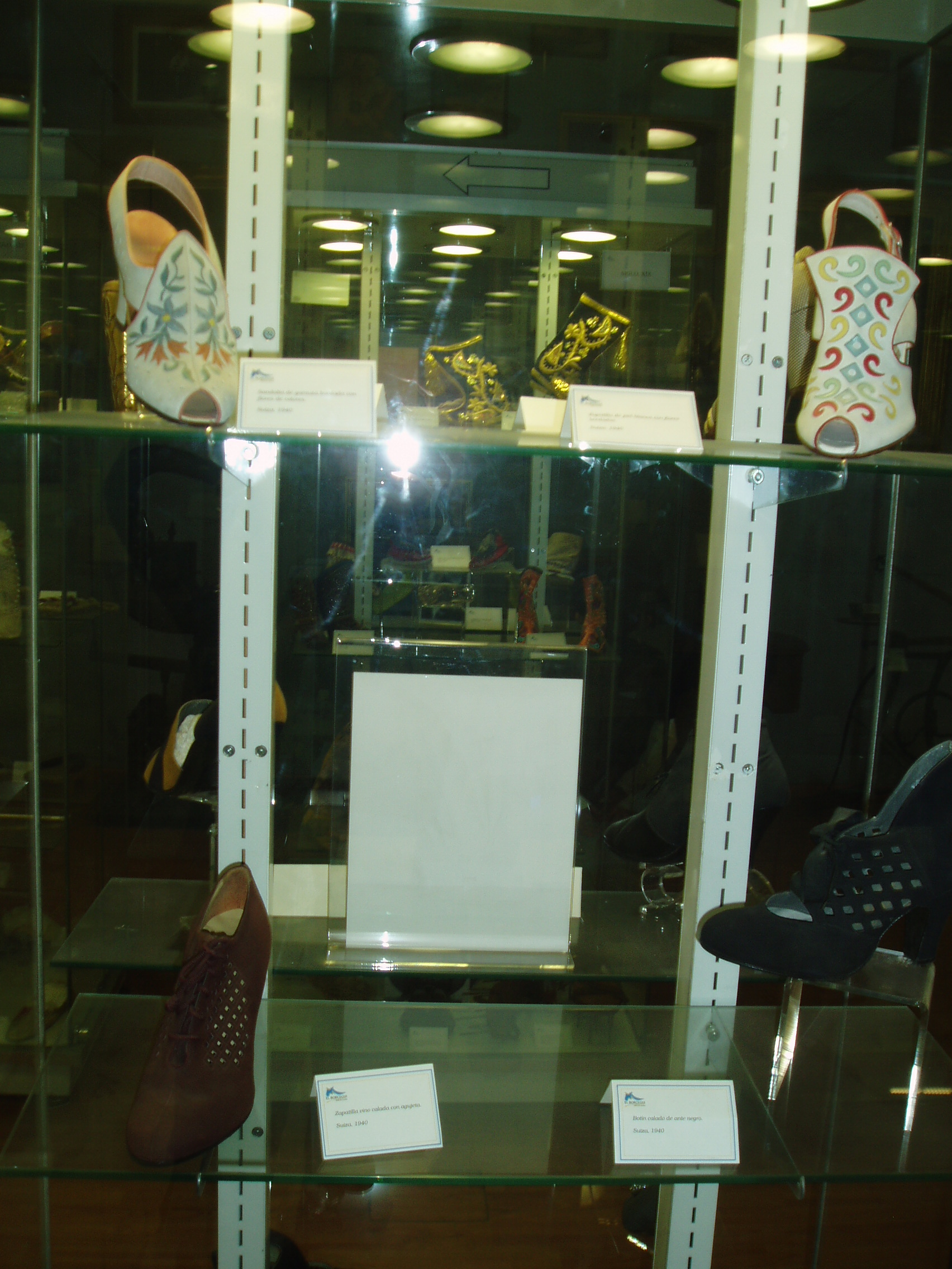STUNNING TRUE VINTAGE 1940'S SHOES AT THE SHOE MUSEUM