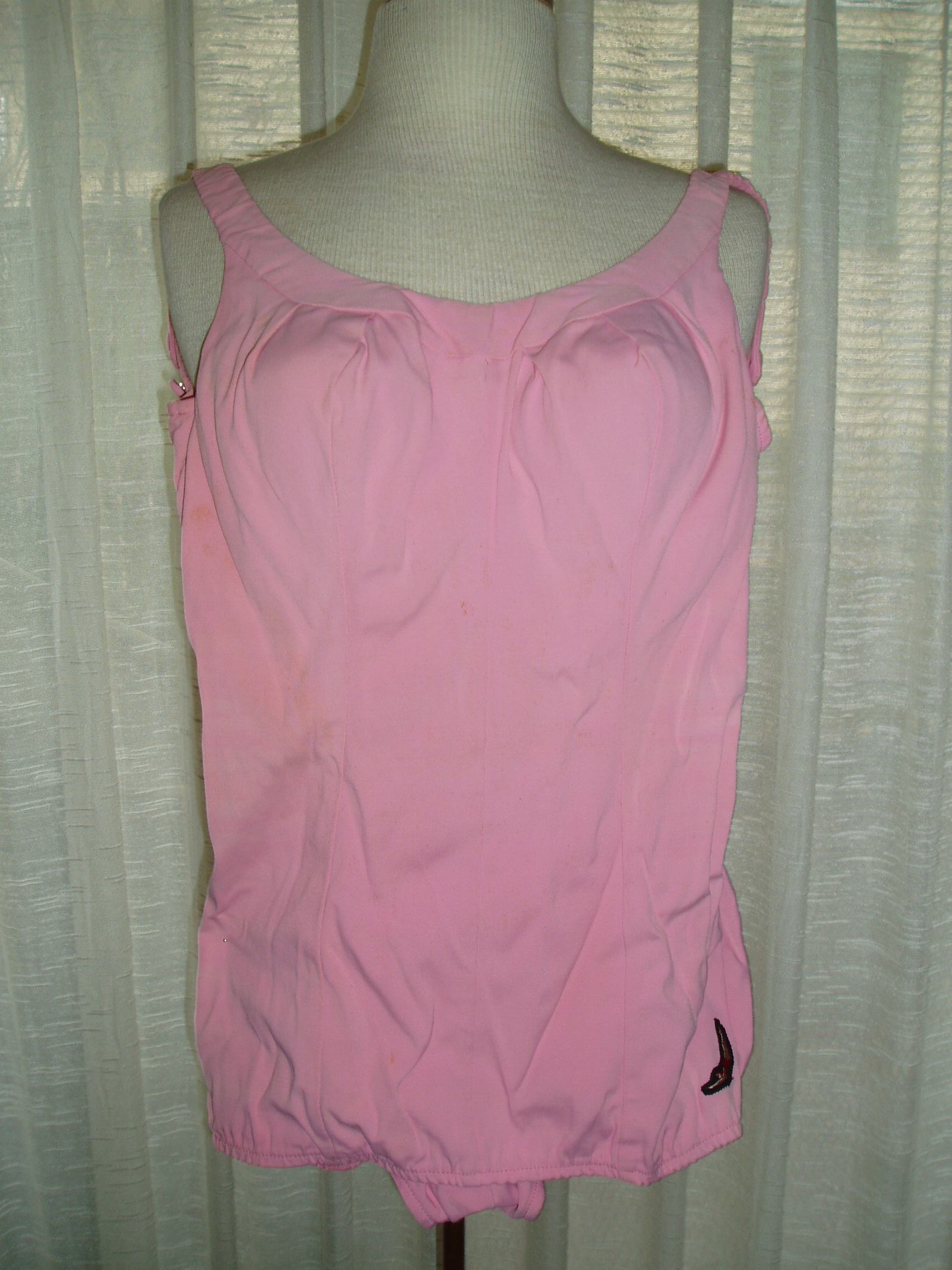 1950's PIN-UP SWIMSUIT FOR A VALENTINE'S DAY PHOTO