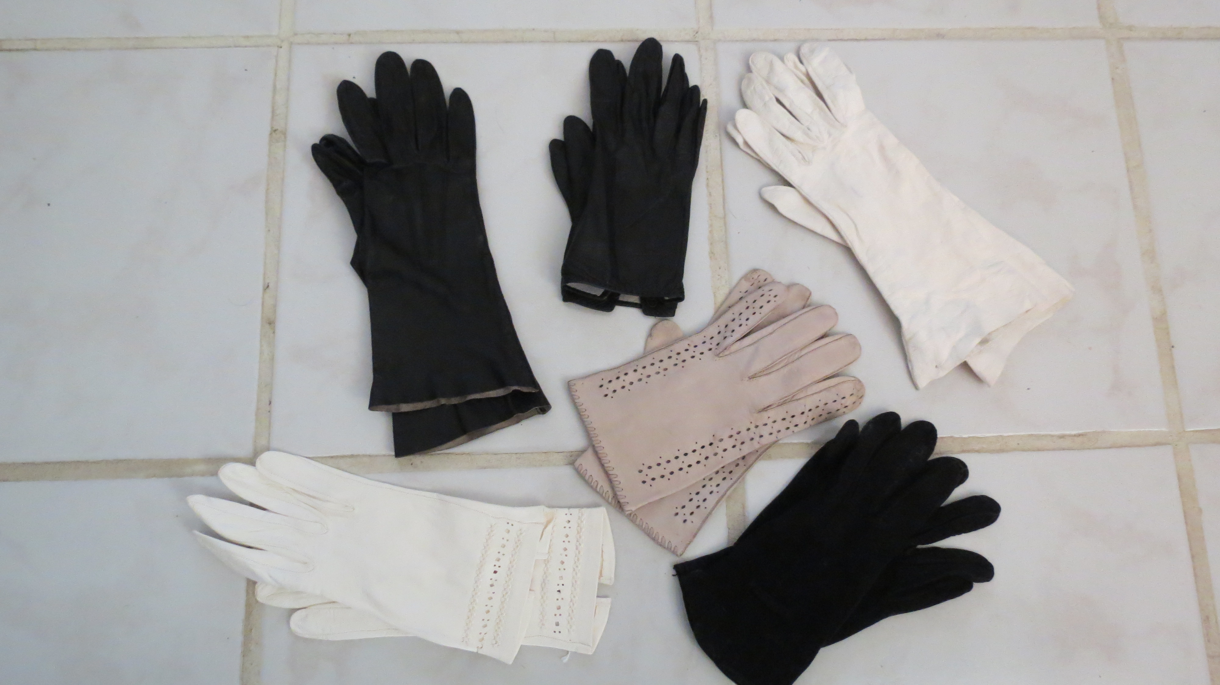 ELEGANT TRUE VINTAGE GLOVES FROM THE 1950'S & '60'S - AN ACCESSORY WORTH COLLECTING
