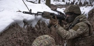 Parlamentul Ucrainei renunta la planurile de demobilizare in incercarea de a spori armata