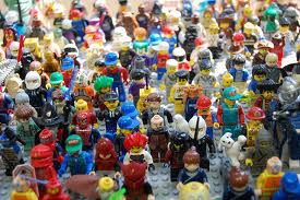 pic 1 lego crowd