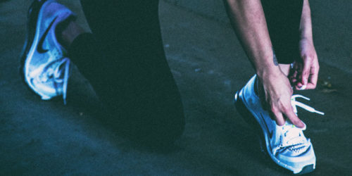 Tying trainers | Readable, free readability test