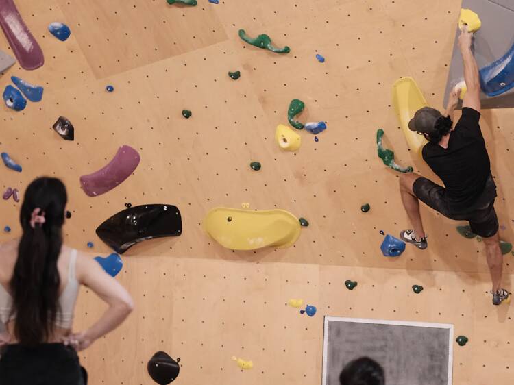 La plus grande salle d'escalade de bloc de Paris vient d'ouvrir dans le 14e arrondissement La plus grande salle d'escalade de bloc de Paris vient d'ouvrir dans le 14e arrondissement