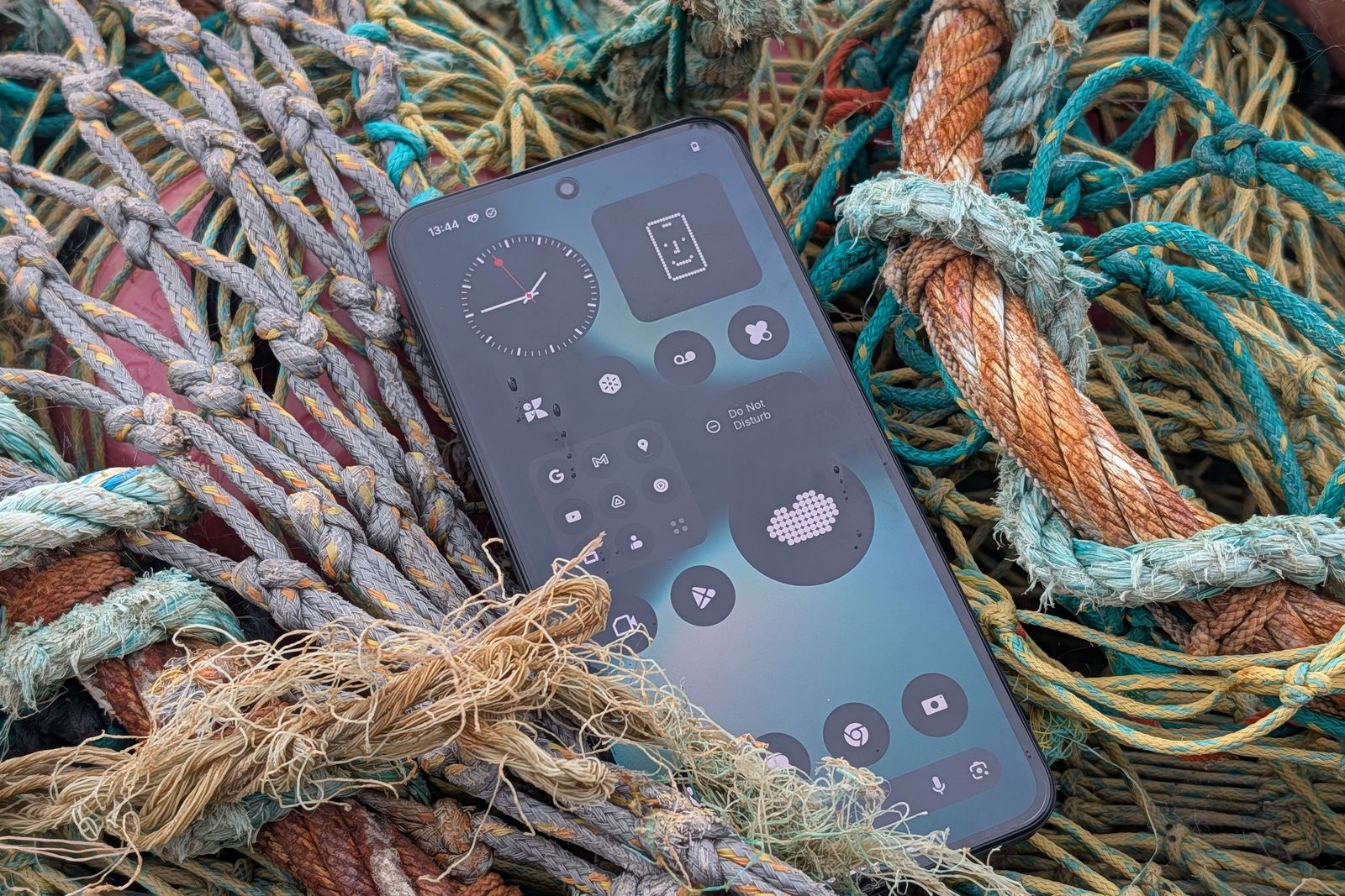 「Nothing Phone (3a) Lite」──“Nothingらしさ”が希薄になり惜しい:製品レビュー