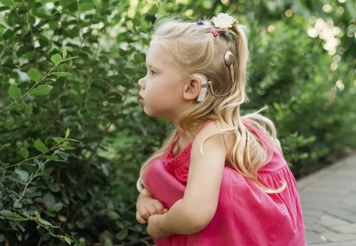 enfant implant cochléaire  neuroprothèse
