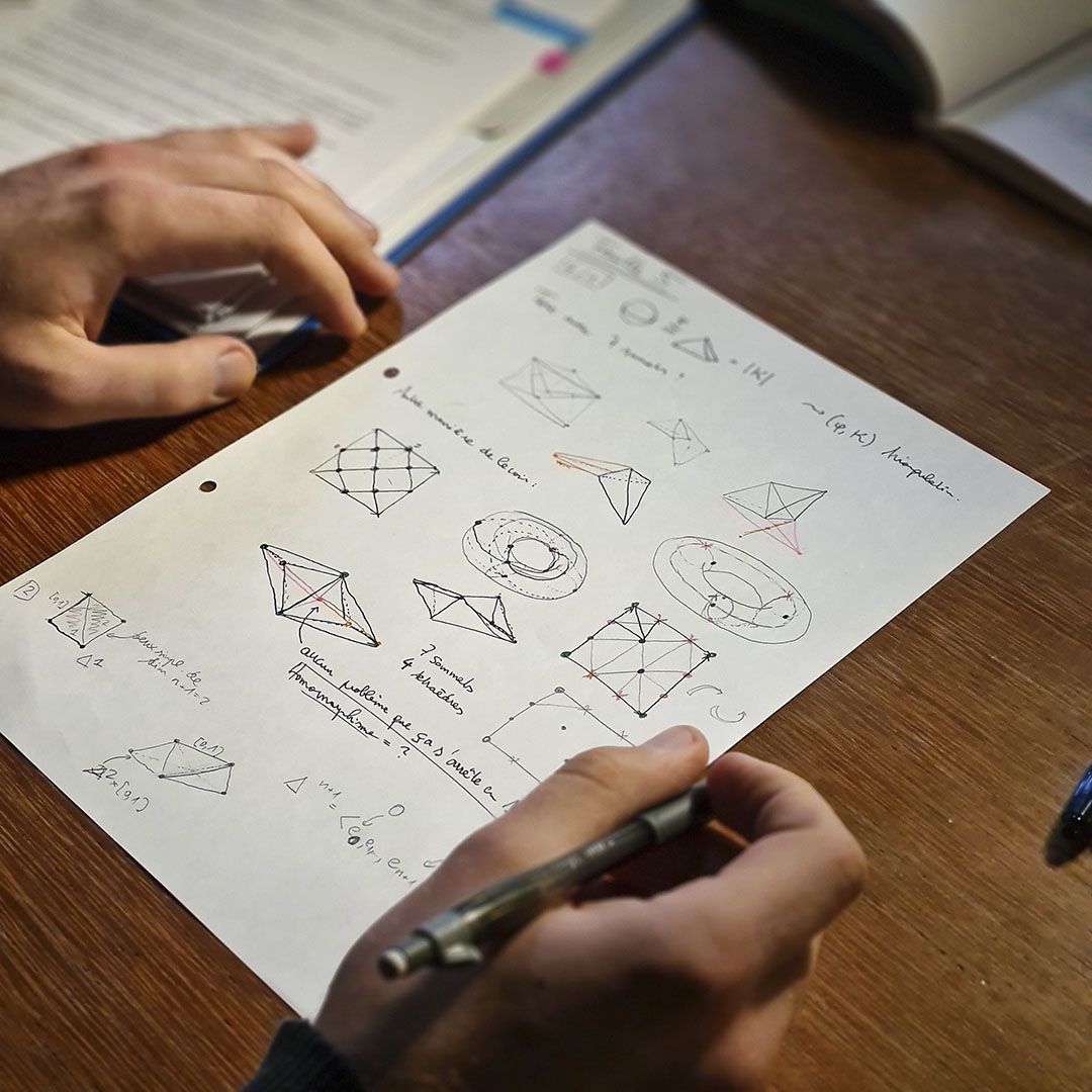 Brouillon de formes géométriques – Description ci-après