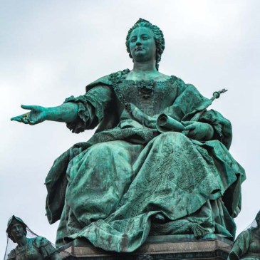 Saturday Statues: Royalty