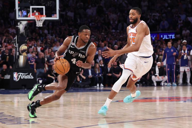 San Antonio Spurs guard De'Aaron Fox drives the ball downcourt as New York Knicks guard Mikal Bridges gives chase during Game 3 of the NBA Finals.