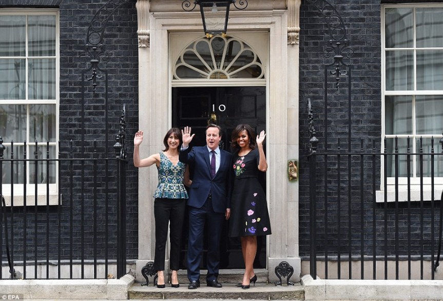 29AC8C6100000578-3126114-epa04802930_US_First_Lady_Michelle_Obama_R_meets_with_British_Pr-a-16_1434472396007