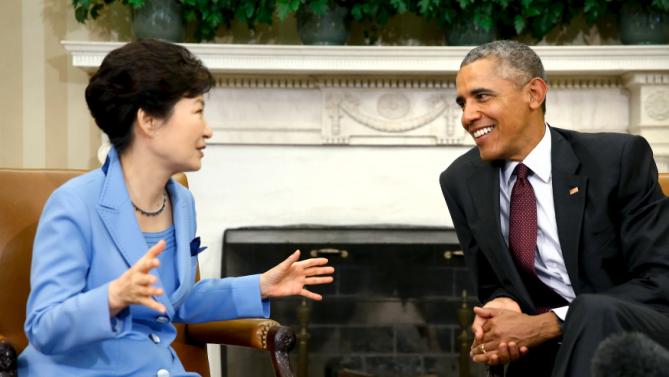 U.S. President Barack Obama (R) welcomes South Korea's President Park Geun-hye for their meeting in the Oval Office the White House in Washington, October 16, 2015. REUTERS/Jonathan Ernst