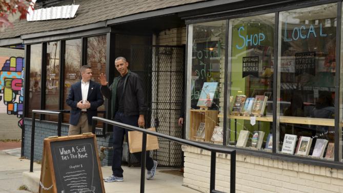 U.S. President Barack Obama waves as he departs Upshur Street Books after purchasing books with daughters Malia and Sasha, in Washington, November 28, 2015. Today is Small Business Saturday, which was started to encourage shoppers to buy locally and from brick-and-mortar stores, and serves as a counterpoint to the traditionally busy shopping days of Black Friday and Cyber Monday after the Thanksgiving holiday. REUTERS/Mike Theiler