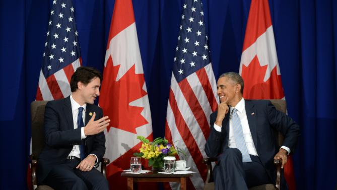 Canada's Prime Minister Justin Trudeau, left, takes part in a bilateral meeting with U.S. President Barack Obama at the APEC Summit in Manila, Philippines, Thursday, Nov. 19, 2015. (Sean Kilpatrick/The Canadian Press via AP) MANDATORY CREDIT