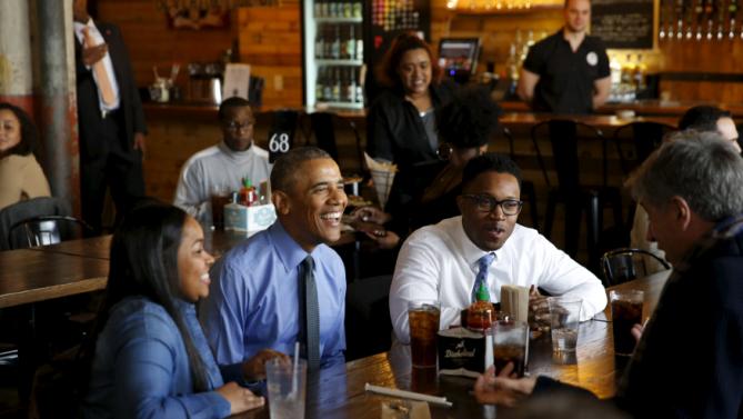 U.S. President Barack Obama (2nd L) sits down to lunch with autoworker Teana Dowdell (L), Dr. Tolulope Sonuyi (2nd R) and Shinola founder Tom Kartsotis at the Jolly Pumpkin Brewery in Detroit, Michigan, January 20, 2016. In Detroit, Obama will visit the North American International Auto Show and deliver remarks on the U.S. auto industry at the UAW-GM Center for Human Resources. REUTERS/Jonathan Ernst