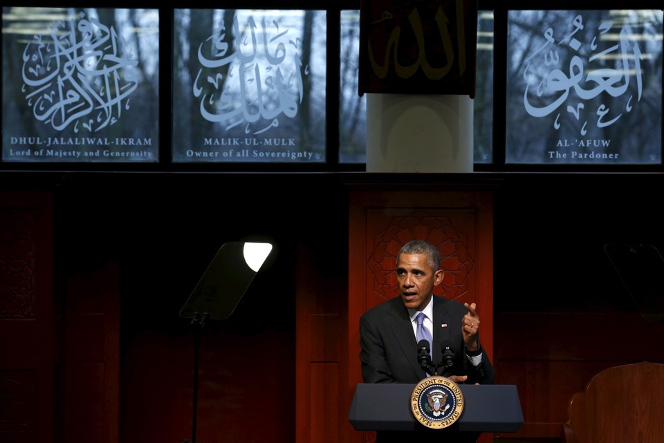 U.S. President Barack Obama delivers remarks at the Islamic Society of Baltimore mosque in Catonsville, Maryland February 3, 2016. REUTERS/Jonathan Ernst TPX IMAGES OF THE DAY - RTX25B9Z