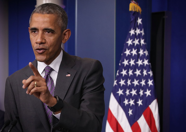 Barack+Obama+President+Obama+Drops+College+IitOeJlv85Jl