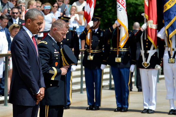 ARLINGTON, VA - MAY 30: (AFP-OUT) President Barack Obama bows his head in silence along with Major General Bradley A. Becker at the Tomb of the Unknown Soldier at Arlington National Cemetery on May 30, 2016 in Arlington, Virginia. Obama paid tribute to the nation's fallen military service members. (Photo by Mike Theiler-Pool/Getty Images)