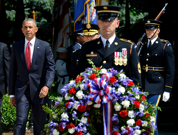 ARLINGTON, VA - MAY 30: (AFP-OUT) President Barack Obama arrives to lay a wreath at the Tomb of the Unknown Soldier at Arlington National Cemetery on May 30, 2016 in Arlington, Virginia. Obama paid tribute to the nation's fallen military service members. (Photo by Mike Theiler-Pool/Getty Images)