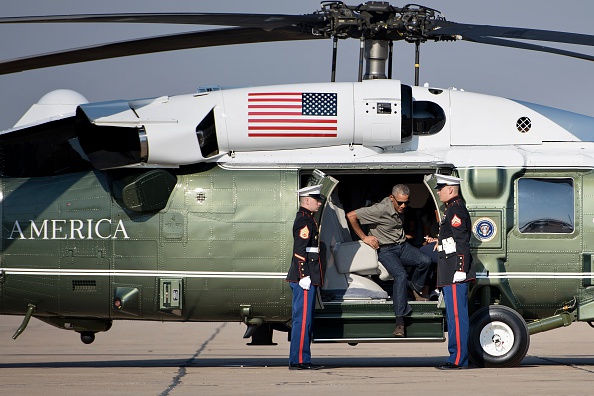 US President Barack Obama gets out from Marine One helicopter to board Air Force One at Roswell International Air Center June 17, 2016 in Roswell, New Mexico. / AFP / Brendan Smialowski (Photo credit should read BRENDAN SMIALOWSKI/AFP/Getty Images)