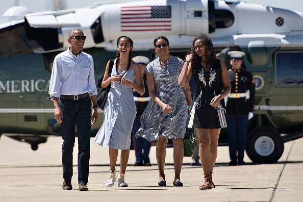 From left: US President Barack Obama, daughter Malia Obama, US first lady Michelle Obama, and daughter Sasha Obama walk to Air Force One at Castle Airport June 19, 2016 in Merced County, California. / AFP / Brendan Smialowski (Photo credit should read BRENDAN SMIALOWSKI/AFP/Getty Images)