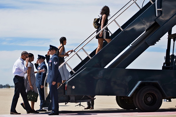 From left US: President Barack Obama, US first lady Michelle Obama, daughters Malia Obama and Sasha Obama board Air Force One at Castle Airport June 19, 2016 in Merced County, California. / AFP / Brendan Smialowski (Photo credit should read BRENDAN SMIALOWSKI/AFP/Getty Images)