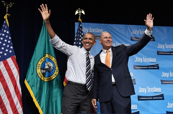 Washington Governor Jay Inslee waves with US President Barack Obama after introducing him at a fundraiser at the Washington State Convention Center in Seattle, Washington on June 24, 2016. / AFP / MANDEL NGAN (Photo credit should read MANDEL NGAN/AFP/Getty Images)