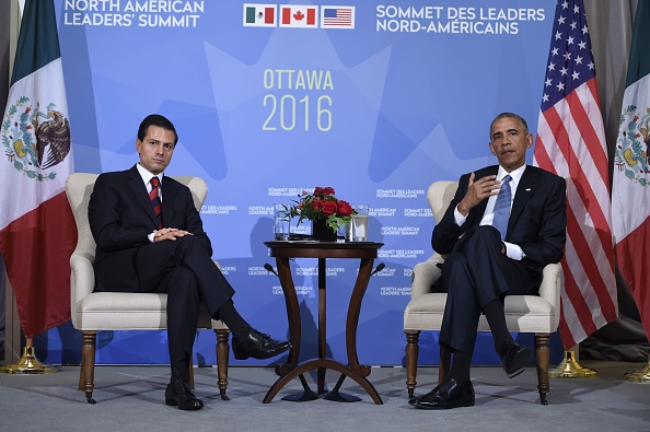 (L-R)Mexican President Enrique Pena Nieto, and US President Barack Obama speak during a bilateral meeting at the North American Leaders Summit on June 29, 2016 in Ottawa, Ontario. / AFP / Brendan Smialowski (Photo credit should read BRENDAN SMIALOWSKI/AFP/Getty Images)