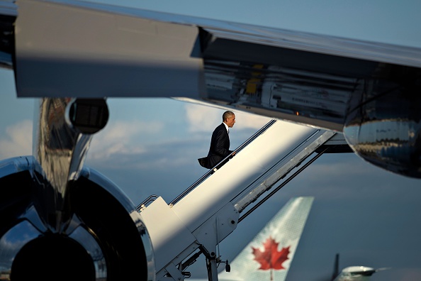 US President Barack Obama boards Air Force One at Ottawa Macdonald-Cartier International Airport after the North American Leaders Summit on June 29, 2016 in Ottawa, Ontario. / AFP / Brendan Smialowski (Photo credit should read BRENDAN SMIALOWSKI/AFP/Getty Images)