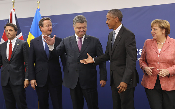 WARSAW, POLAND - JULY 09: Ukrainian President Petro Poroshenko and U.S. President Barack Obama prepare to shake hands as Italian Prime Minister Matteo Renzi, British Prime Minister David Cameron and German Chancellor Angela Merkel look on following talks at the Warsaw NATO Summit on July 9, 2016 in Warsaw, Poland. NATO member heads of state, foreign ministers and defense ministers had gathered for a two-day summit that ended today. (Photo by Sean Gallup/Getty Images)