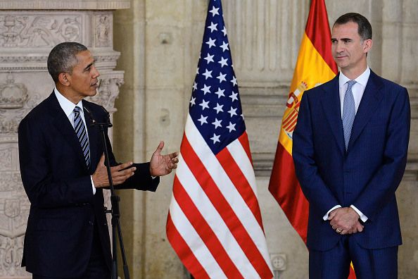 MADRID, SPAIN - JULY 10: King Felipe VI of Spain (R) receives US President Barack Obama (L) at The Royal Palace on July 10, 2016 in Madrid, Spain. President Obama arrived yesterday from the NATO summit in Warsaw and has reportedly had to shorten his first official visit to Spain after the Dallas shootings which killed five policemen on Thursday. (Photo by Borja B. Hojas - Pool/Getty Images)