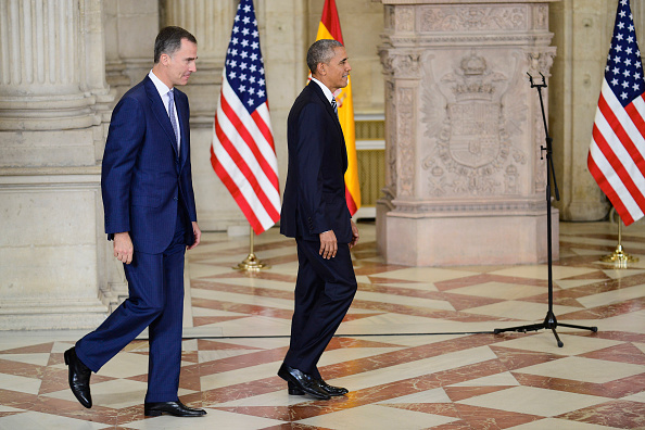 MADRID, SPAIN - JULY 10: King Felipe VI of Spain (L) receives US President Barack Obama (R) at The Royal Palace on July 10, 2016 in Madrid, Spain. President Obama arrived yesterday from the NATO summit in Warsaw and has reportedly had to shorten his first official visit to Spain after the Dallas shootings which killed five policemen on Thursday. (Photo by Borja B. Hojas - Pool/Getty Images)