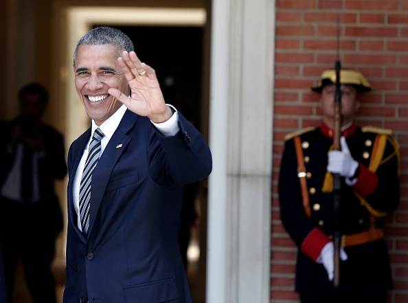 MADRID, SPAIN - JULY 10: U.S. President Barack Obama (L) waves his hand ahead of his meeting with Spanish Prime Minister Mariano Rajoy (not seen) at La Moncloa palace in Madrid, Spain on July 10, 2016. (Photo by Burak Akbulut/Anadolu Agency/Getty Images)