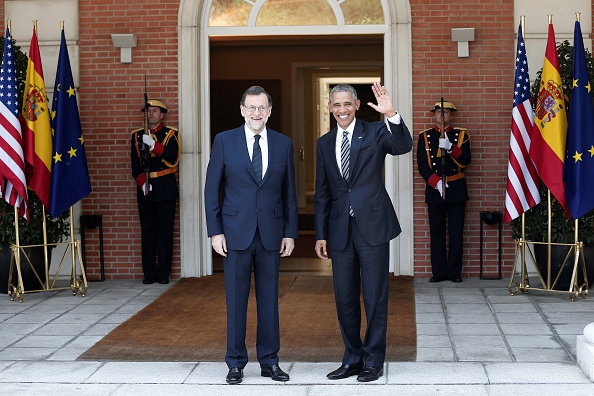 MADRID, SPAIN - JULY 10: Spanish Prime Minister Mariano Rajoy (2nd L) and U.S. President Barack Obama (2nd R) pose for a photograph before their meeting at La Moncloa palace in Madrid, Spain on July 10, 2016. (Photo by Burak Akbulut/Anadolu Agency/Getty Images)