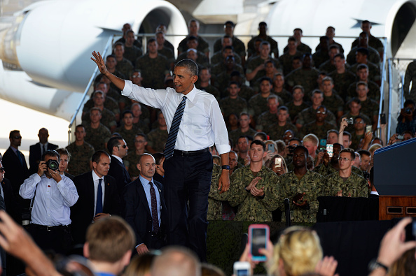 ROTA, SPAIN - JULY 10: U.S. President Barack Obama waves as he visits Rota naval base on July 10, 2016 in Rota, Spain. President Obama arrived yesterday from the NATO summit in Warsaw and has reportedly had to shorten his first official visit to Spain after the Dallas shootings which killed five policemen. (Photo by Niccolo Guasti/Getty Images)