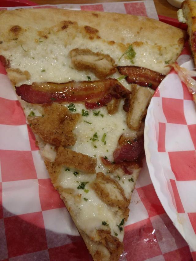 Eddie&SamsNYPizzaChickenBaconRanchSlice
