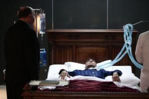 heroes3-5arthur Papa Petrelli is alive, although bedridden, and guess who is helping him -- Maury Parkman (left)