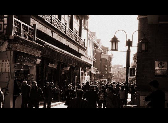 Panjiayuan Antique Market: Best place to explore in Beijing to know the Chinese history and arts.