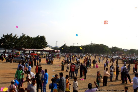 Lots of people gathered to fly kites in Necklace road