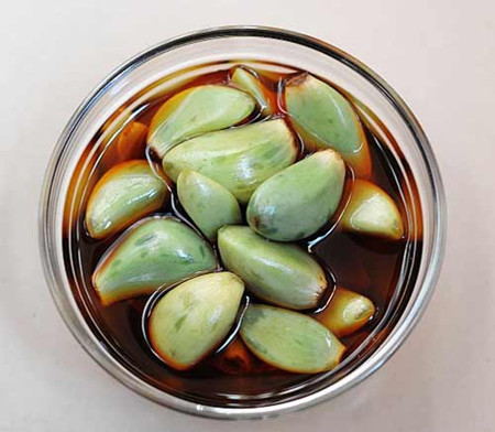 Vinegar with the aroma of garlic is the best seasoning for dumplings.