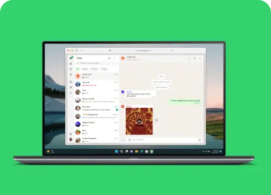 展示 WhatsApp 對話用戶介面的桌面電腦