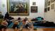 Personas estirándose sobre colchonetas de yoga. Personas estirándose sobre colchonetas de yoga.