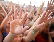 kids_hands_raised