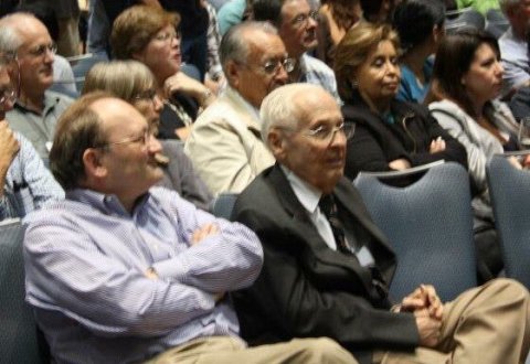 Jack McIntosh, still going strong at a conference late in life. Picture from this tweet by ReBecca Hunt-Foster.