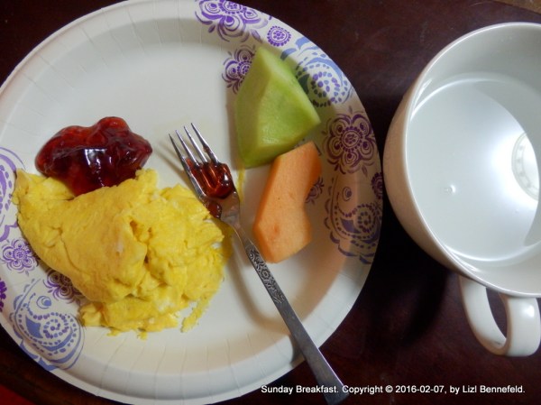 2 eggs scrambled, redcurrant jelly, melon slices and water