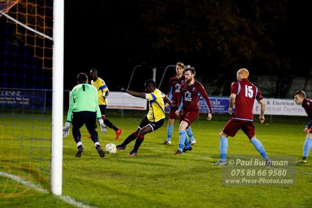 15/11/2016. Horley Town v Guildford City